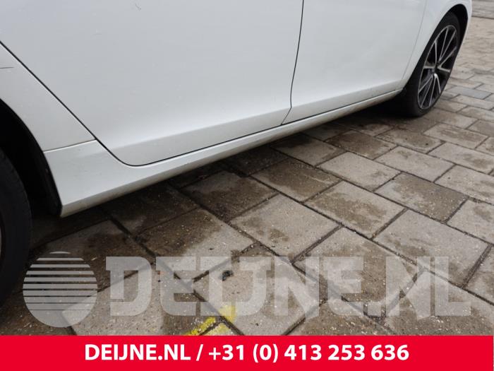 Volvo V60 Zijskirt rechts O325165