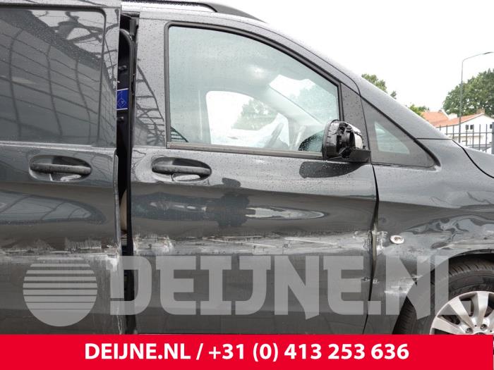 Mercedes Vito Türscheibe 2-türig rechts O325313