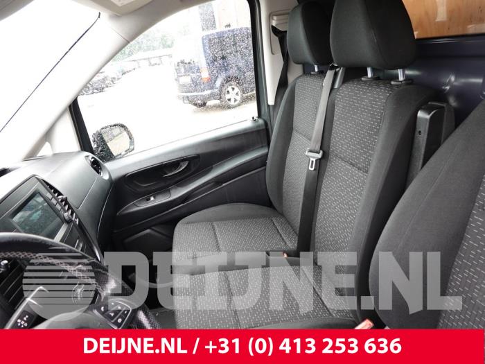 Mercedes Vito Double front seat, right O325455