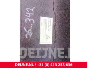 Lynk & Co 01 Hoedenplank O325649 foto 3