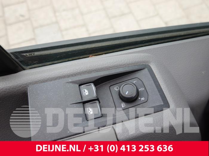 Volkswagen Crafter Electric window switch O325705