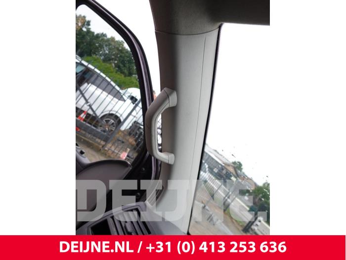 Volkswagen Transporter A-stijl Afdekkap links O325828