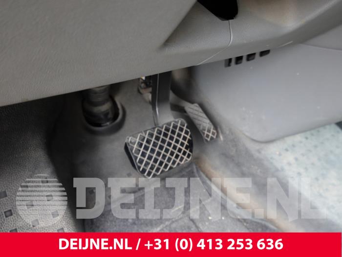 Volkswagen Transporter Brake pedal O325887