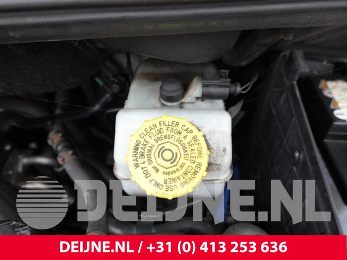 Volkswagen Transporter Bremsflüssigkeitsbehälter O325888