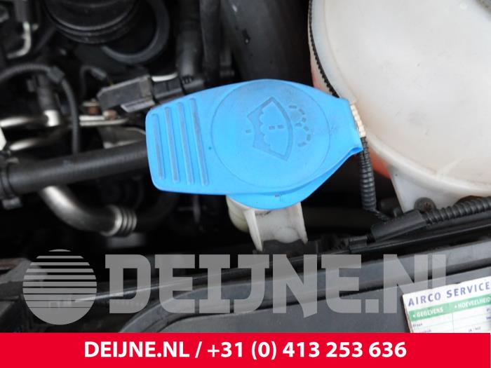 Volkswagen Transporter Scheibensprühertank vorne O325890