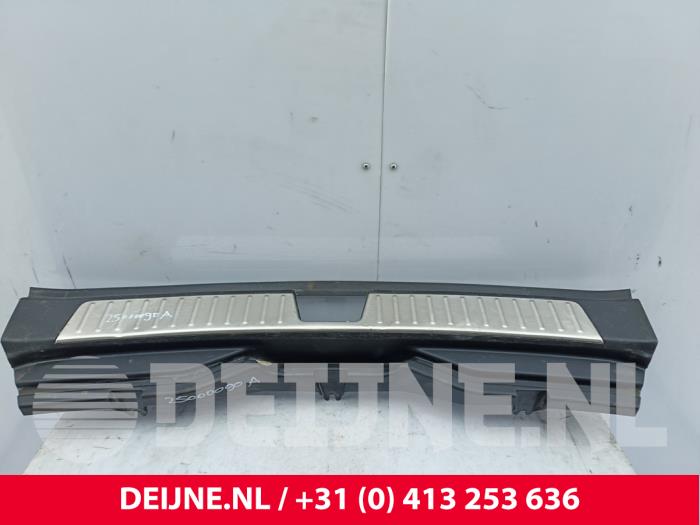 Lynk & Co 01 Afdekking slotvanger achter O326283