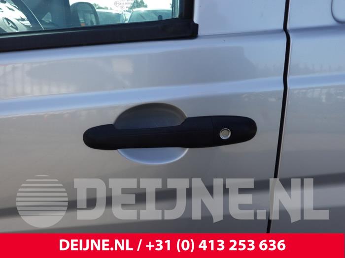 Mercedes Vito Türgriff 2-türig links O326556