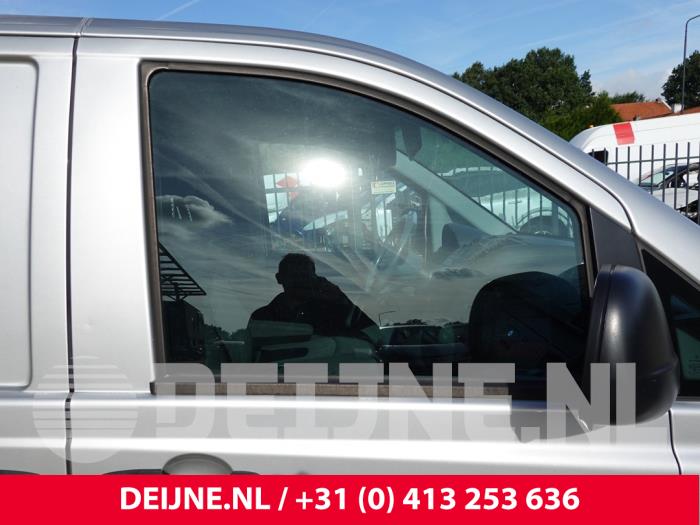 Mercedes Vito Türscheibe 2-türig rechts O326557