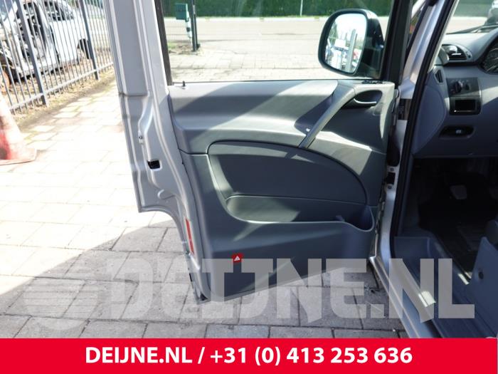 Mercedes Vito Türverkleidung 2-türig links O326503