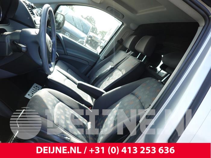 Mercedes Vito Sitz links O326529