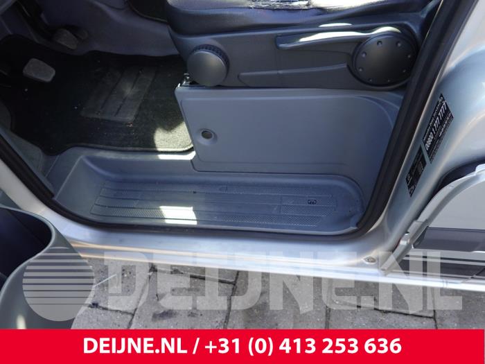 Mercedes Vito Einstieg vorne links O326544