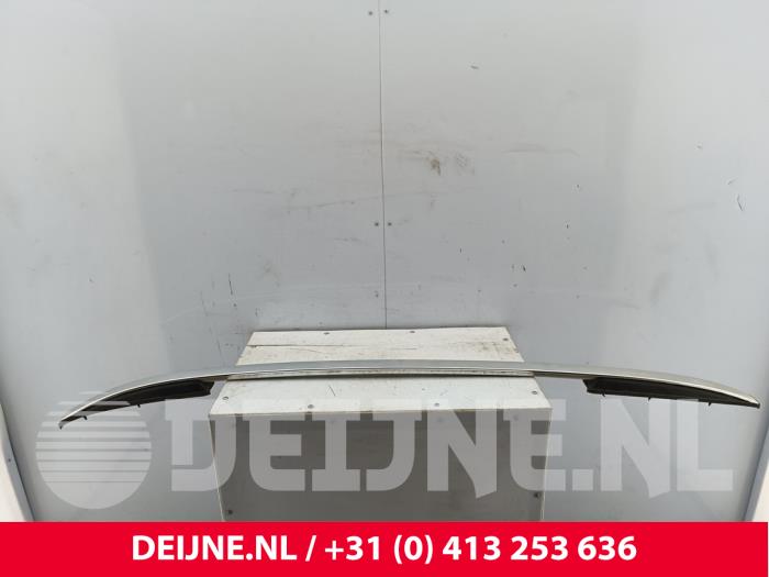 Lynk & Co 01 Dachreling links O326669