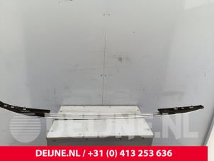Lynk & Co 01 Roof rail, left O326669 photo 2