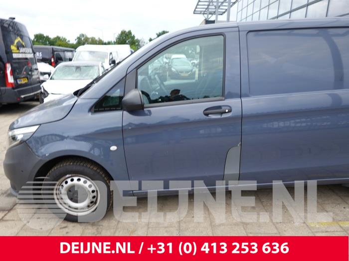 Mercedes Vito Portier 2Deurs links O326732