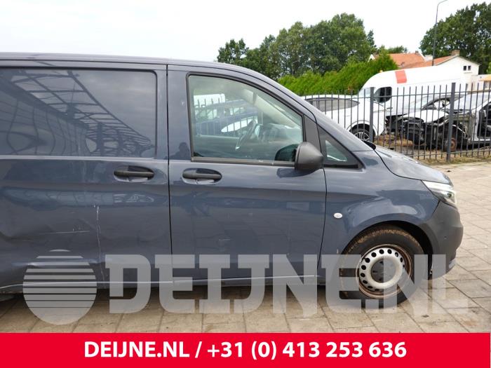 Mercedes Vito Portier 2Deurs rechts O326733