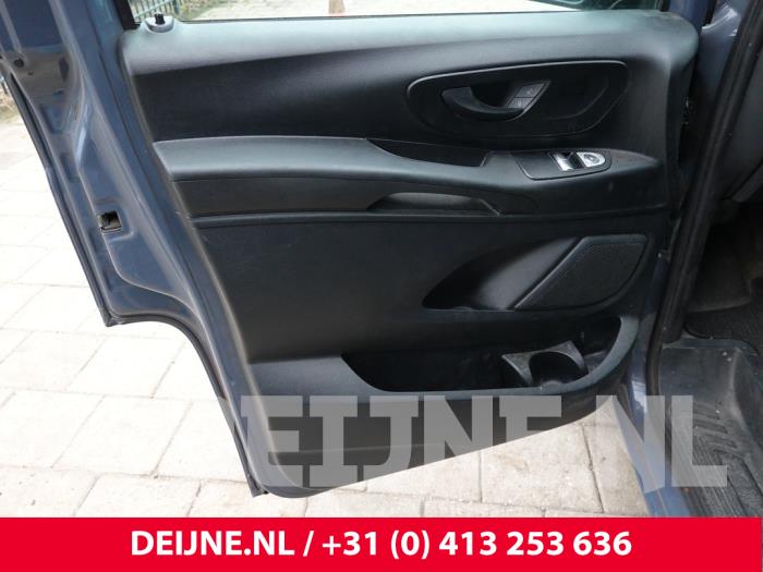 Mercedes Vito Portierbekleding 2Deurs links O326734