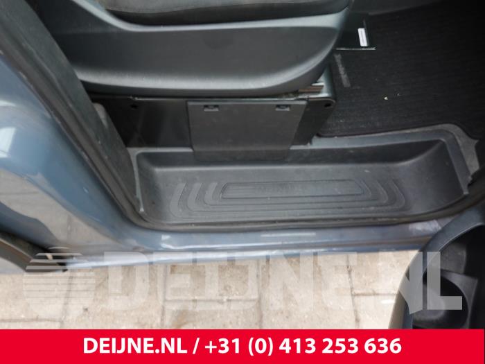 Mercedes Vito Voorinstap rechts O326778