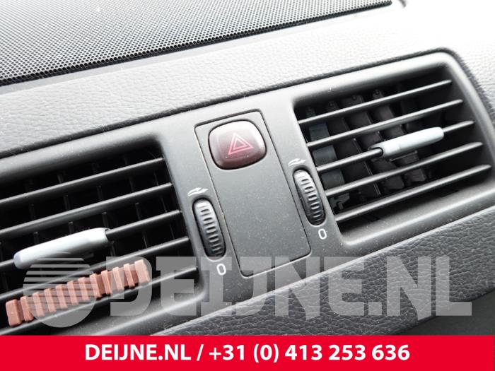 Volvo XC90 Panikbeleuchtung Schalter O327044