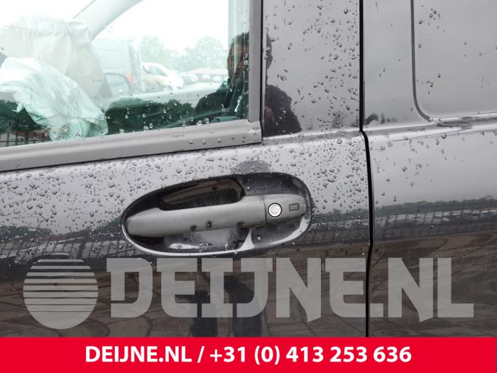 Mercedes Vito Türgriff 2-türig links O327156