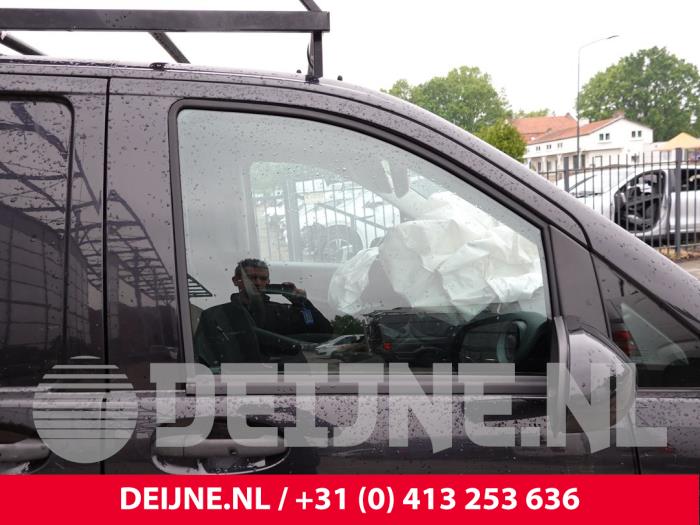 Mercedes Vito Türscheibe 2-türig rechts O327158