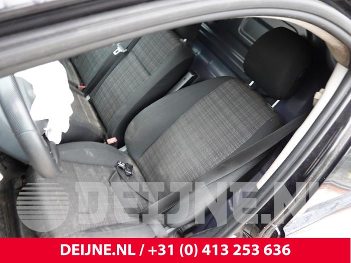 Mercedes Vito Sitz links O327256