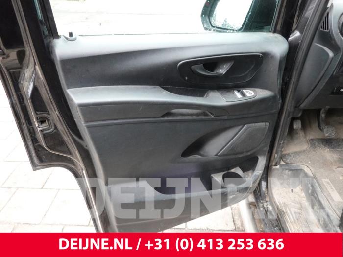 Mercedes Vito Türverkleidung 2-türig links O327274
