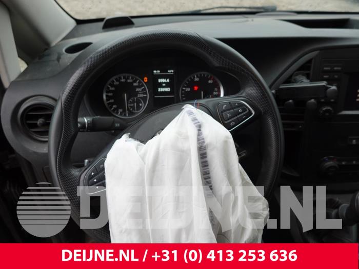 Mercedes Vito Lenkrad O327281