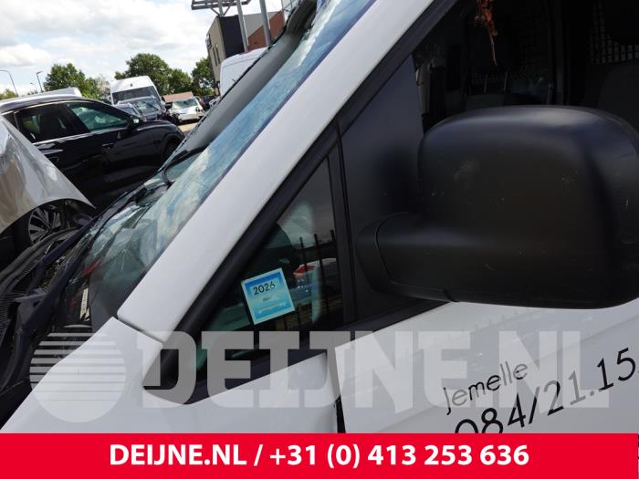 Volkswagen Caddy Driehoeks Ruit links-voor O327205