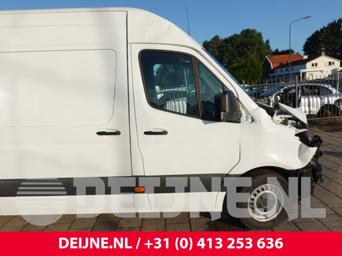 Mercedes Sprinter Door 2-door, right O327536