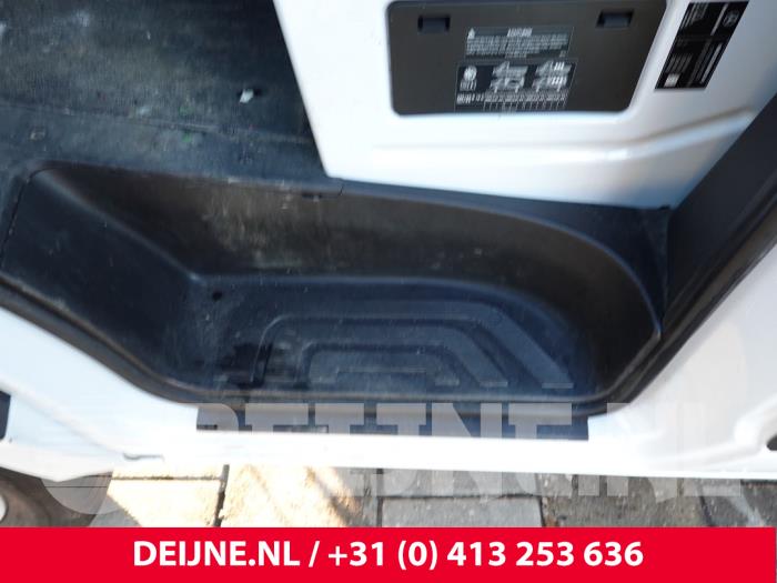 Mercedes Sprinter Voorinstap links O327568
