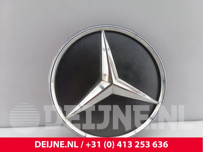 Mercedes Sprinter Embleem O327639