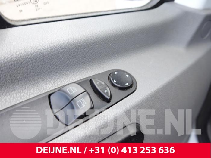 Mercedes Sprinter Electric window switch O327795