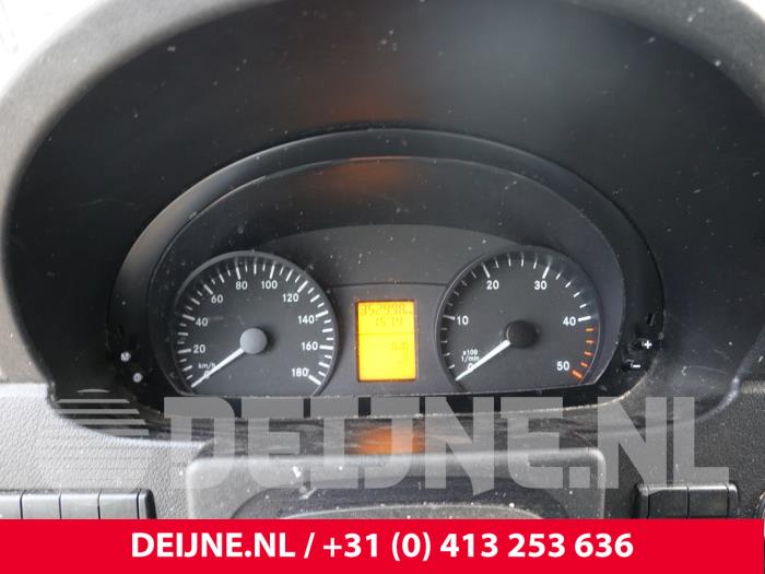 Mercedes Sprinter Tacho - Kombiinstrument KM O327808