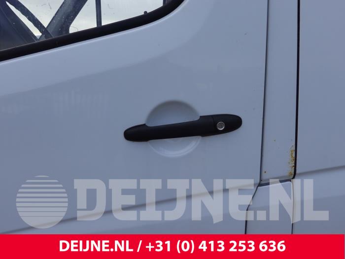 Mercedes Sprinter Türgriff 2-türig links O327875