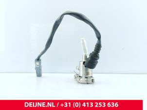 Renault Trafic Adblue injector O328104 foto 2