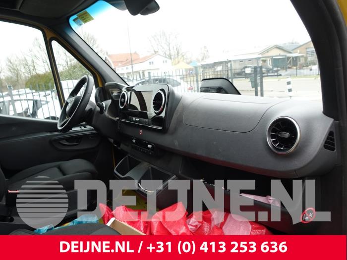 Mercedes eSprinter A-stijl Afdekkap links O328307