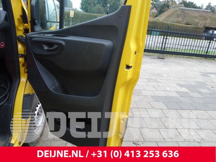 Mercedes eSprinter Türfänger 2-türig rechts O328330