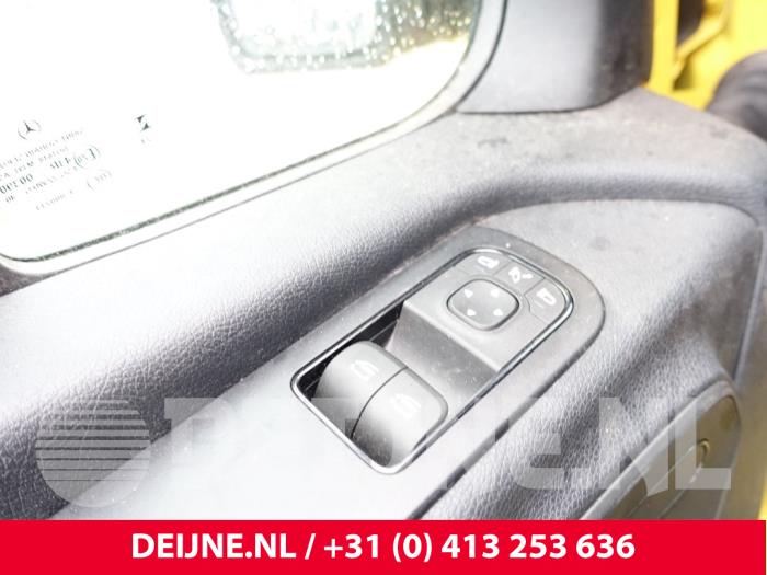 Mercedes eSprinter Elektrisches Fenster Schalter O328334