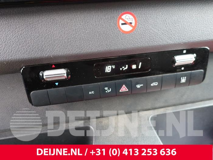 Mercedes eSprinter Kachel Bedieningspaneel O328347