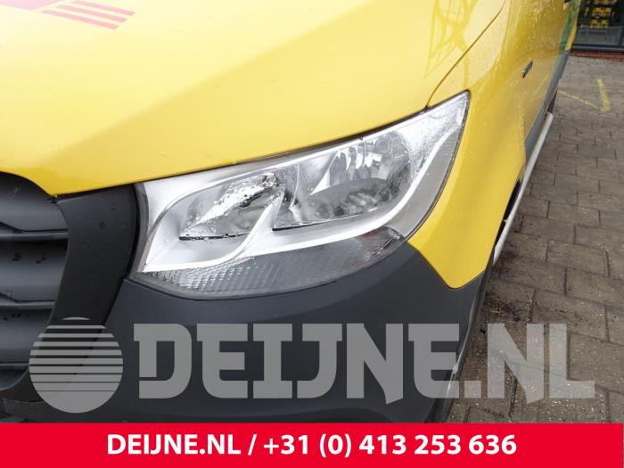 Mercedes eSprinter Scheinwerfer links O328355