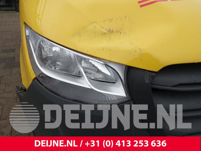Mercedes eSprinter Scheinwerfer rechts O328356