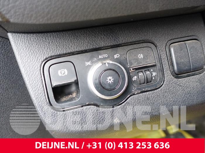 Mercedes eSprinter Licht Schalter O328357