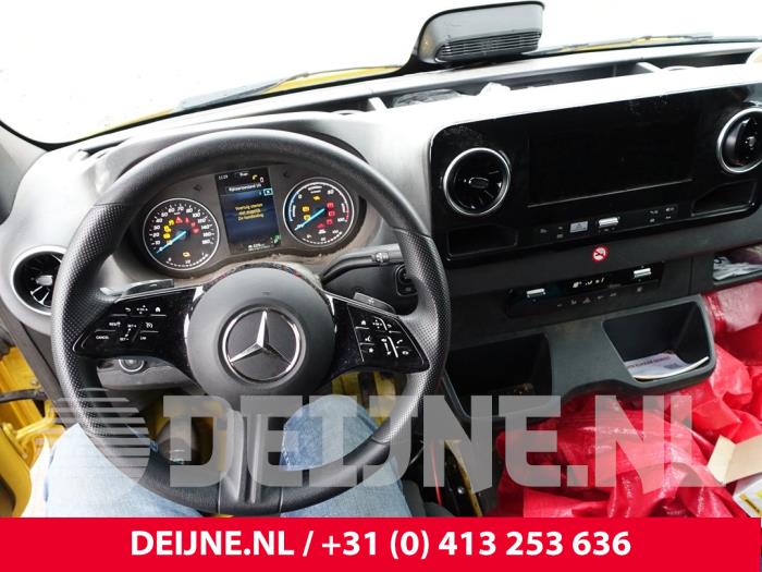 Mercedes eSprinter Luftgitter Armaturenbrett O328358