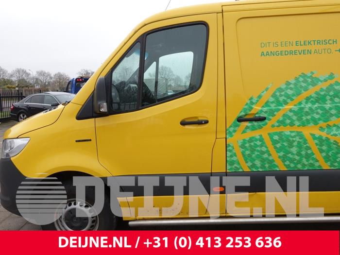 Mercedes eSprinter Tür 2-türig links O328368