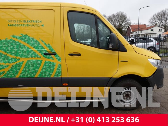Mercedes eSprinter Tür 2-türig rechts O328369