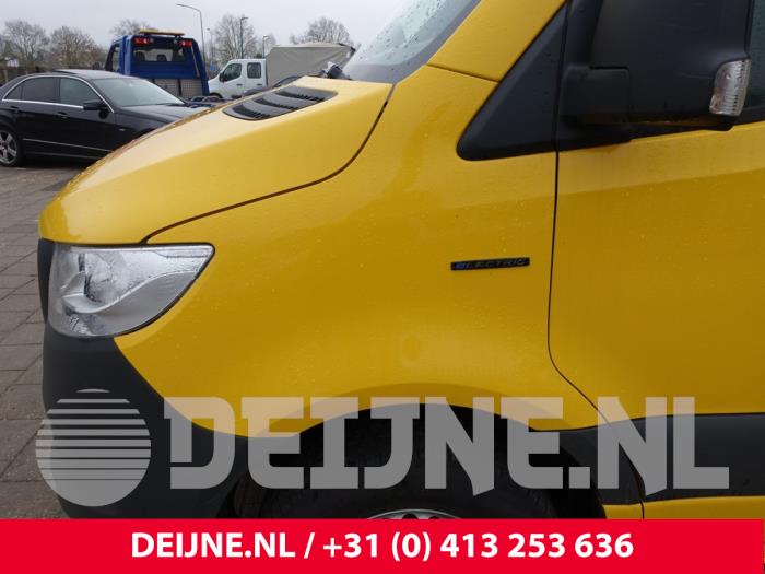 Mercedes eSprinter Kotflügel links vorne O328381