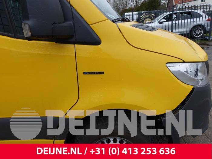 Mercedes eSprinter Kotflügel rechts vorne O328382