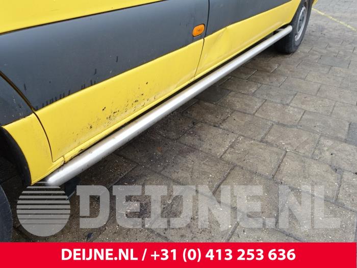 Mercedes eSprinter Seitenleiste O328396
