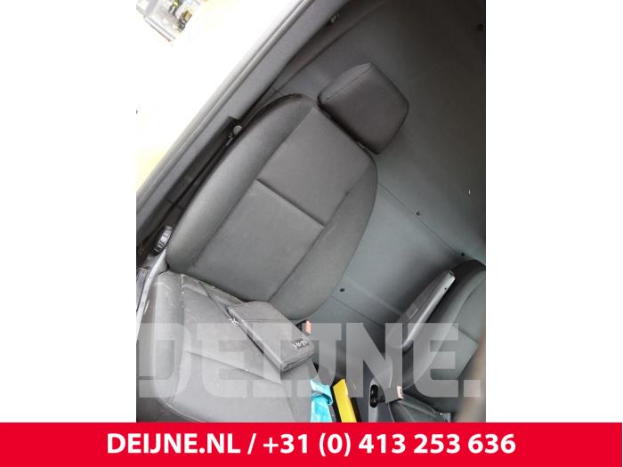 Mercedes eSprinter Sitz rechts O328399