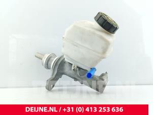 Mercedes Sprinter Master cylinder O328420 photo 2